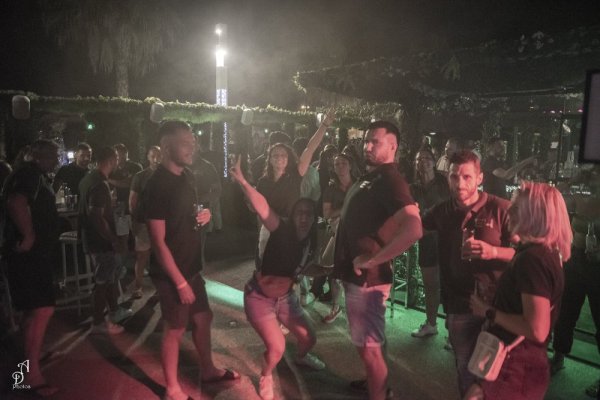 Photo de JARDIN S BAR